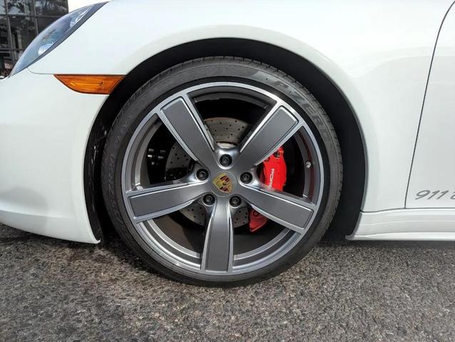 Photo of 2017 White Porsche 911