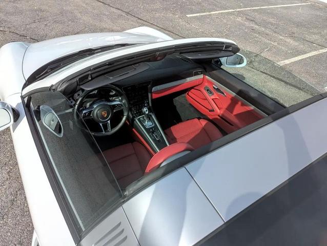Photo of 2017 White Porsche 911