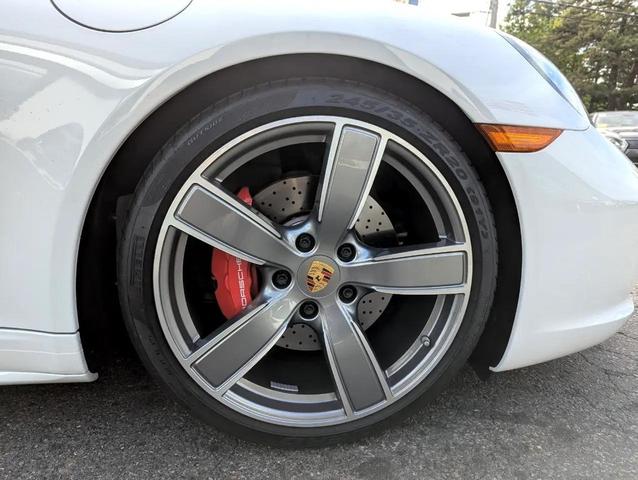 Photo of 2017 White Porsche 911