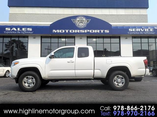 Photo of 2022 White Toyota Tacoma