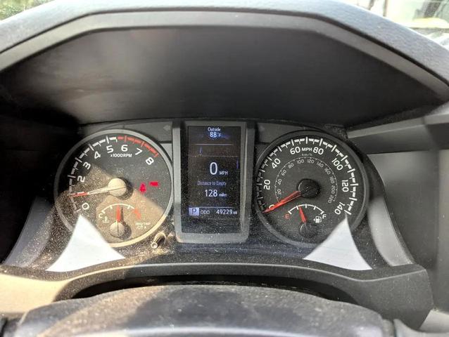 Photo of 2022 White Toyota Tacoma