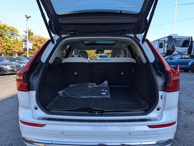 Photo of 2022 White Volvo XC60