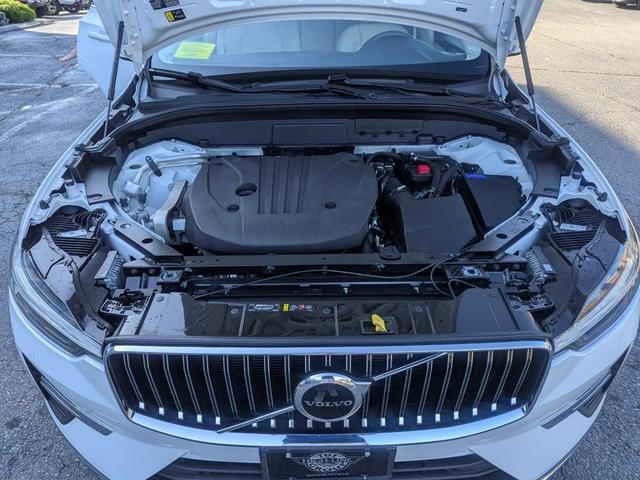 Photo of 2022 White Volvo XC60