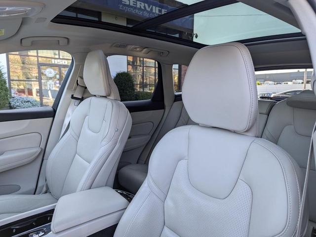 Photo of 2022 White Volvo XC60