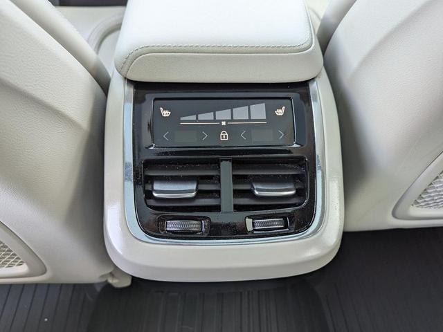 Photo of 2022 White Volvo XC60