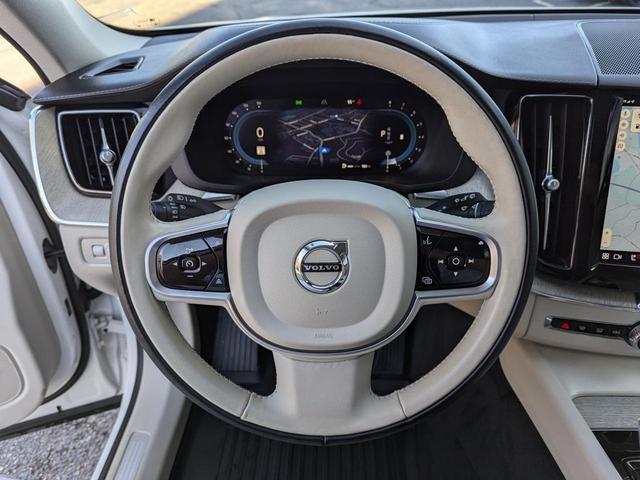 Photo of 2022 White Volvo XC60