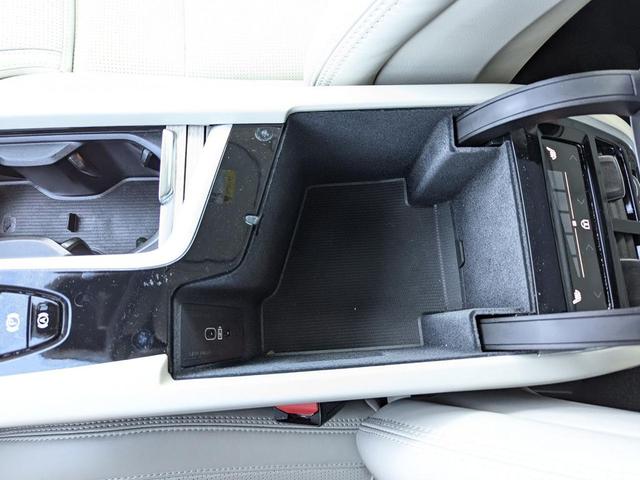 Photo of 2022 White Volvo XC60