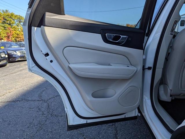 Photo of 2022 White Volvo XC60