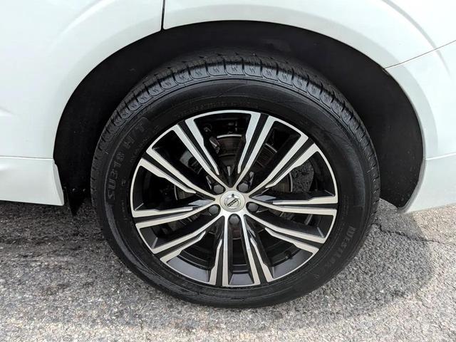 Photo of 2022 White Volvo XC60