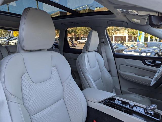 Photo of 2022 White Volvo XC60