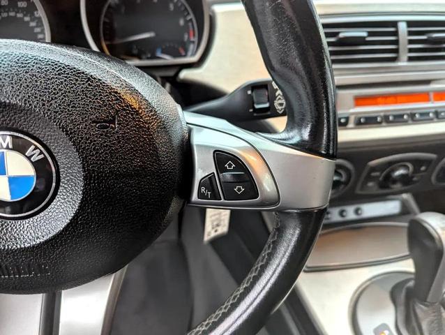 Photo of 2004 Titanium Silver Metallic BMW Z4