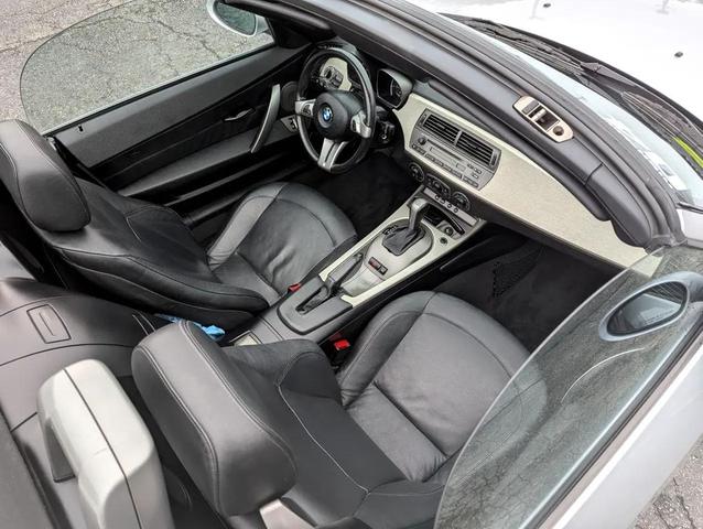 Photo of 2004 Titanium Silver Metallic BMW Z4