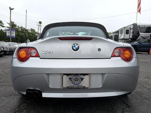 Photo of 2004 Titanium Silver Metallic BMW Z4