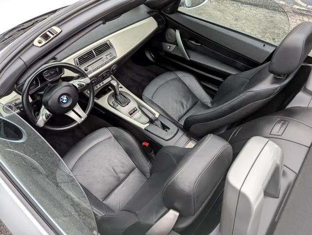 Photo of 2004 Titanium Silver Metallic BMW Z4