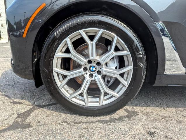 Photo of 2022 Gray BMW X7