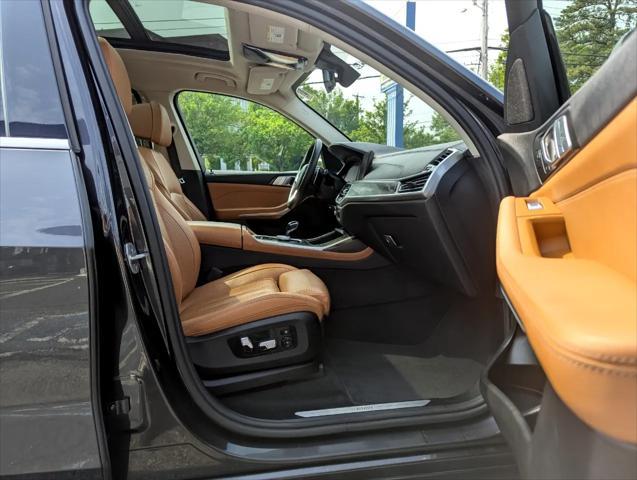 Photo of 2022 Gray BMW X7