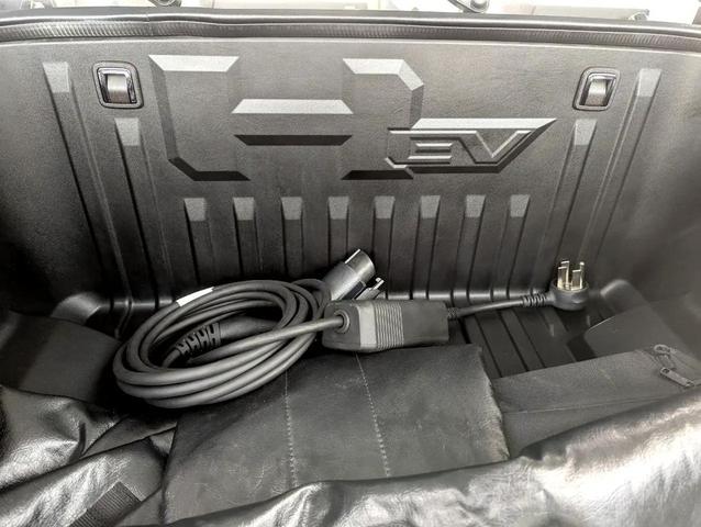 Photo of 2023 Interstellar White GMC HUMMER EV Pickup