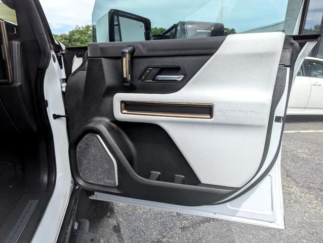 Photo of 2023 Interstellar White GMC HUMMER EV Pickup