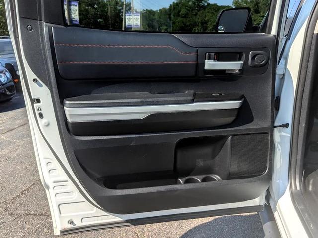 Photo of 2019 Super White Toyota Tundra