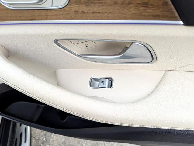 Photo of 2021 White Mercedes-Benz GLS 450