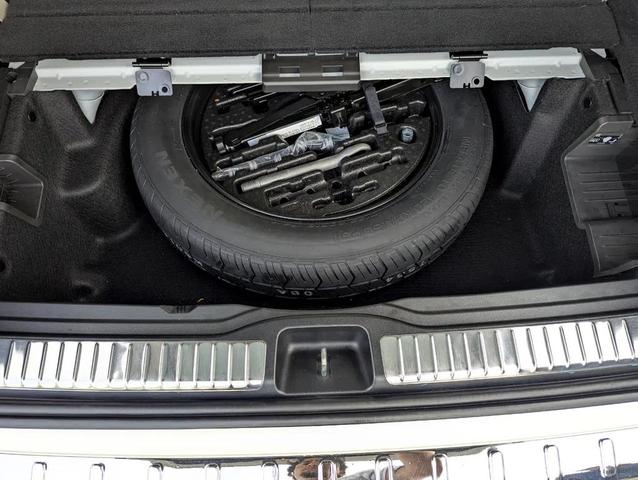 Photo of 2021 White Mercedes-Benz GLS 450