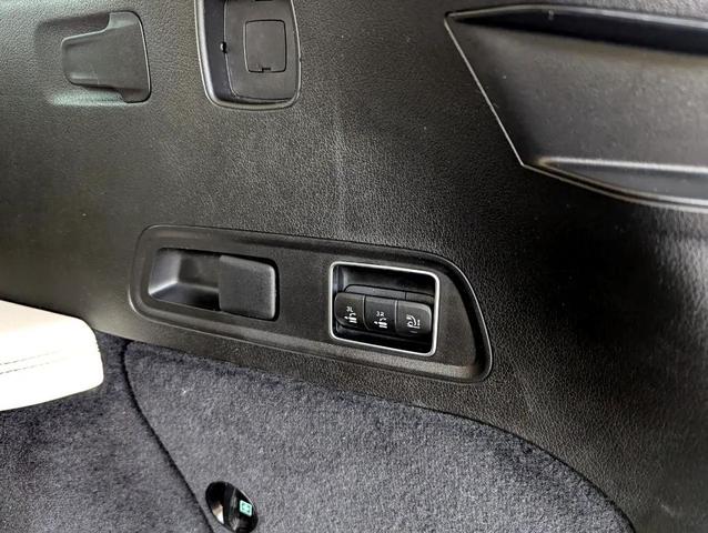 Photo of 2021 White Mercedes-Benz GLS 450