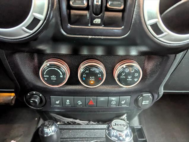 Photo of 2015 Bright White Clearcoat Jeep Wrangler Unlimited