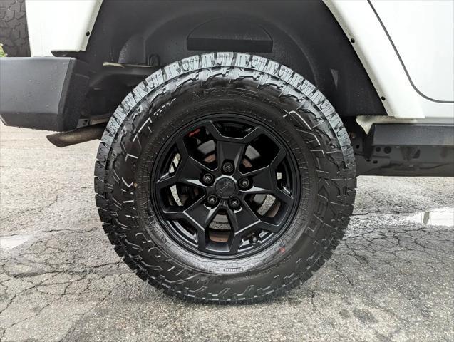 Photo of 2015 Bright White Clearcoat Jeep Wrangler Unlimited
