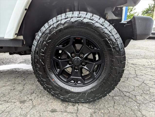 Photo of 2015 Bright White Clearcoat Jeep Wrangler Unlimited