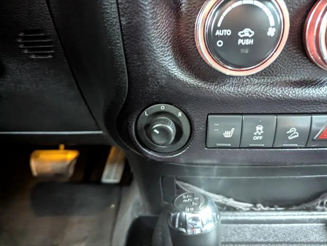 Photo of 2015 Bright White Clearcoat Jeep Wrangler Unlimited