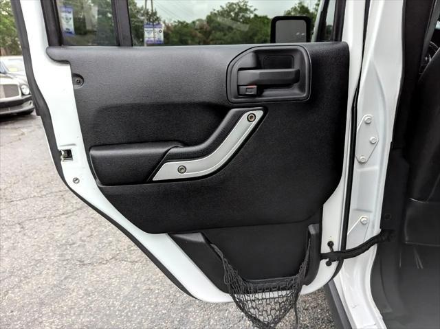 Photo of 2015 Bright White Clearcoat Jeep Wrangler Unlimited