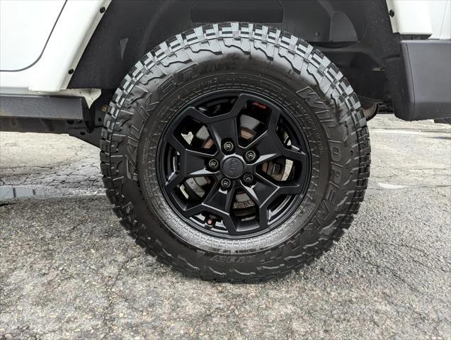 Photo of 2015 Bright White Clearcoat Jeep Wrangler Unlimited