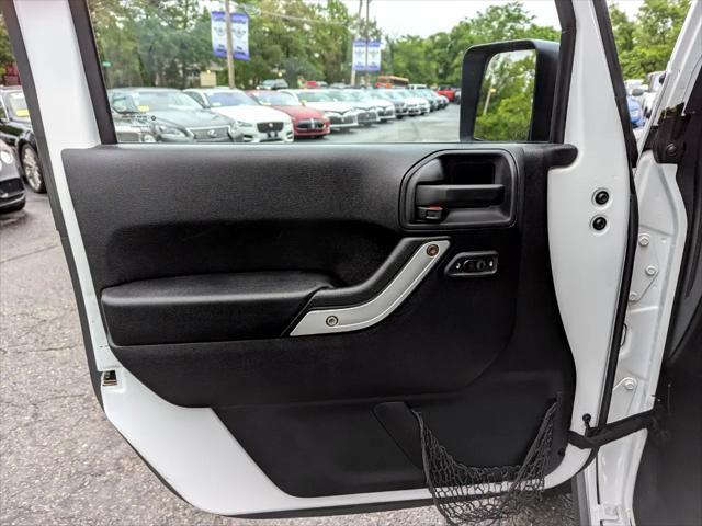 Photo of 2015 Bright White Clearcoat Jeep Wrangler Unlimited
