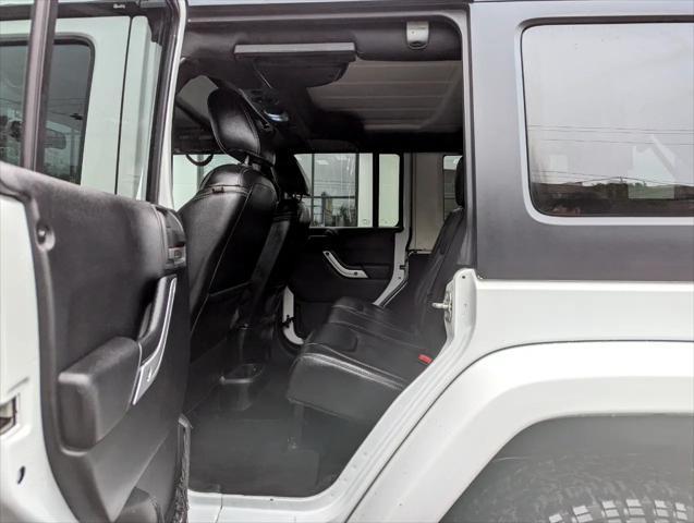 Photo of 2015 Bright White Clearcoat Jeep Wrangler Unlimited