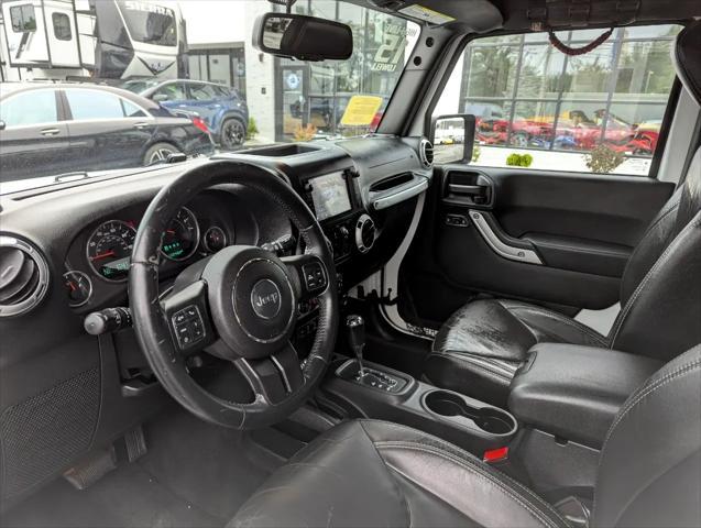 Photo of 2015 Bright White Clearcoat Jeep Wrangler Unlimited