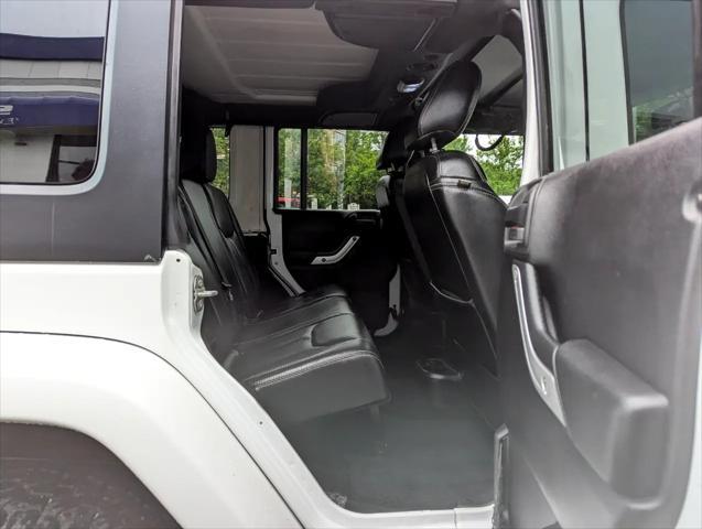Photo of 2015 Bright White Clearcoat Jeep Wrangler Unlimited