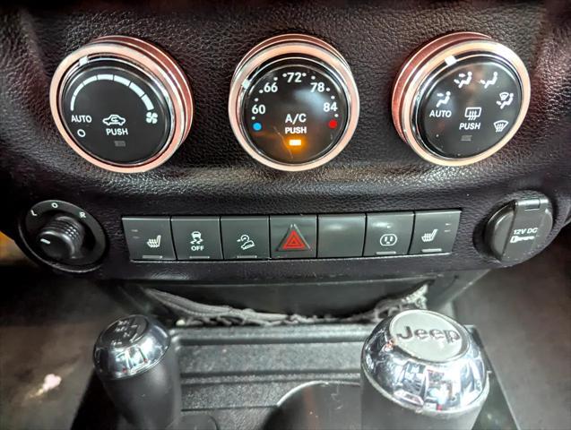 Photo of 2015 Bright White Clearcoat Jeep Wrangler Unlimited
