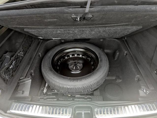 Photo of 2024 White Mercedes-Benz GLE 450