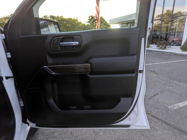 Photo of 2021 Iridescent Pearl Tricoat Chevrolet Silverado 1500