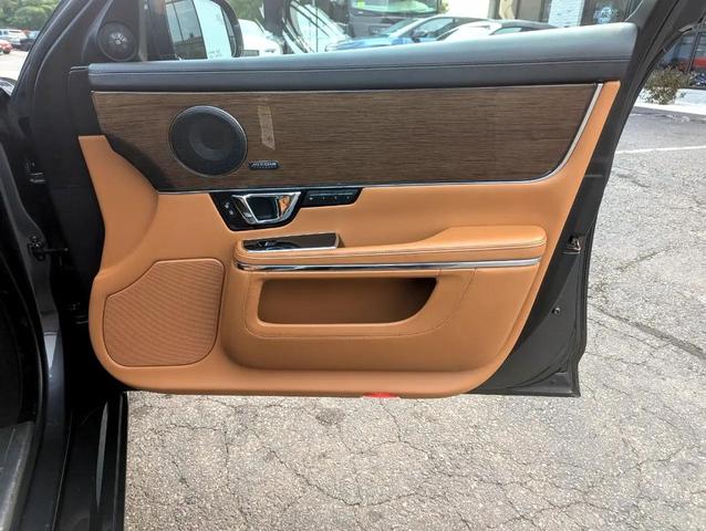 Photo of 2017 Gray Jaguar XJ