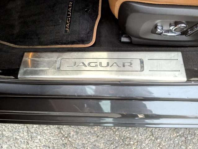 Photo of 2017 Gray Jaguar XJ