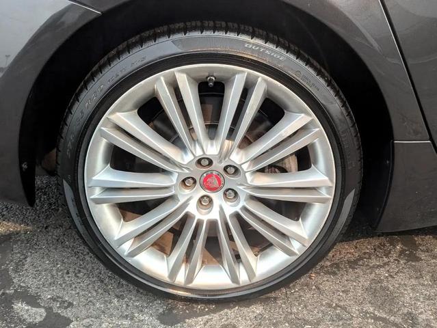 Photo of 2017 Gray Jaguar XJ