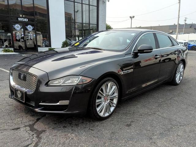Photo of 2017 Gray Jaguar XJ