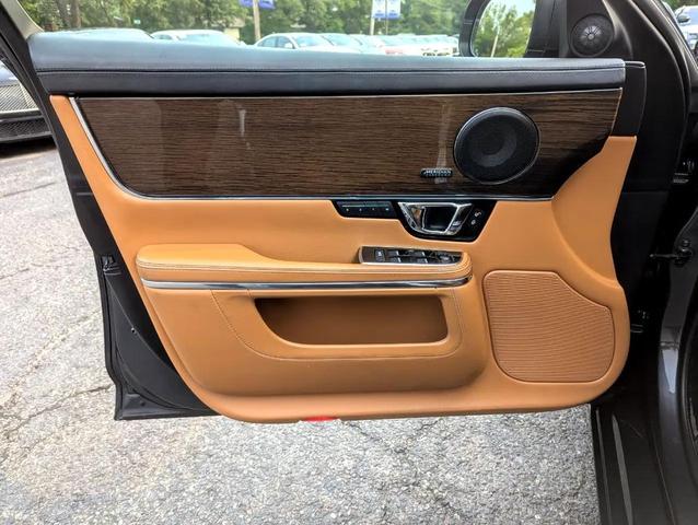Photo of 2017 Gray Jaguar XJ