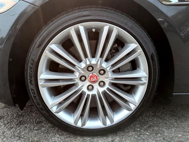 Photo of 2017 Gray Jaguar XJ