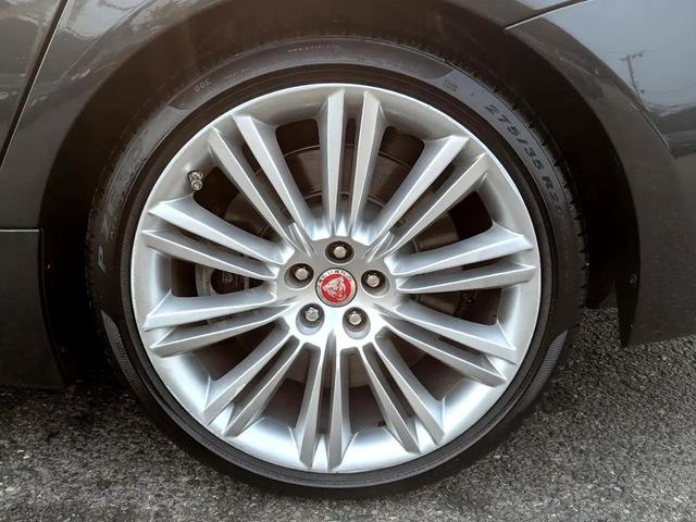 Photo of 2017 Gray Jaguar XJ