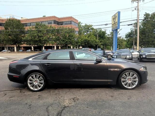 Photo of 2017 Gray Jaguar XJ