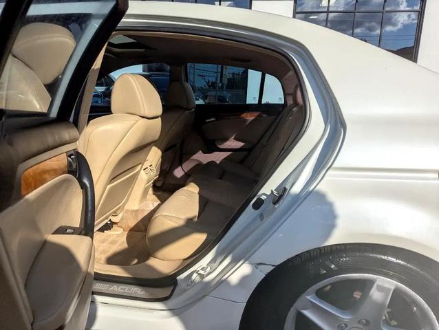Photo of 2006 White Diamond Pearl Acura TL