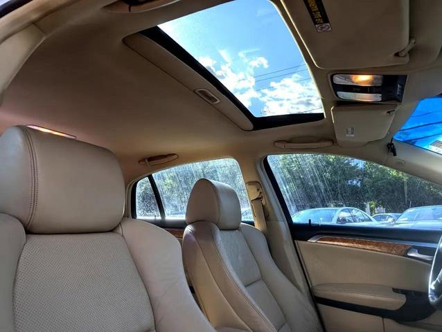 Photo of 2006 White Diamond Pearl Acura TL