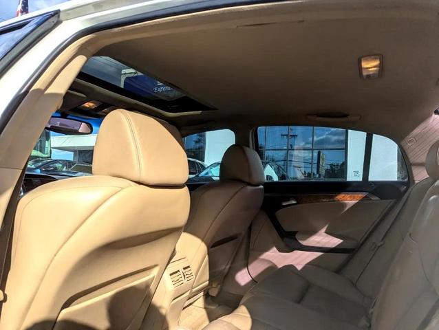 Photo of 2006 White Diamond Pearl Acura TL